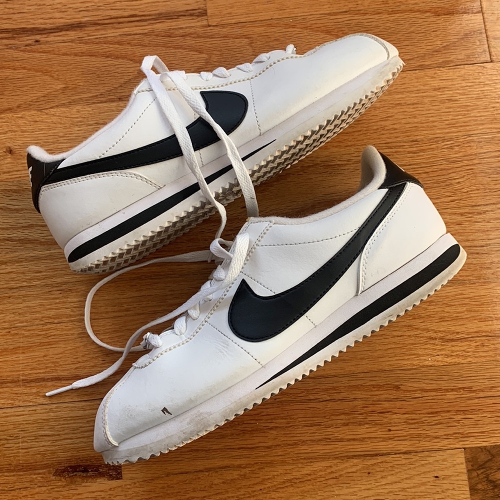COPY - Nike Cortez 72 black and white size womens 8. Fits 8.5 too ( my size )